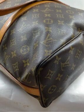 Louis Vuitton Vintage Monogram Flanerie 50. EUCit dos have a couple dark spots o